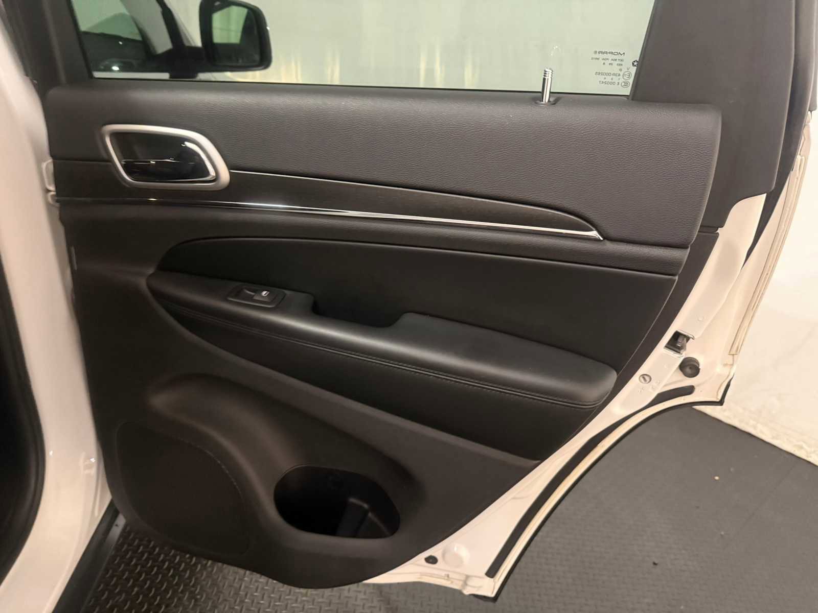 Used 2018 Jeep Grand Cherokee Limited AWD/4WD image 27