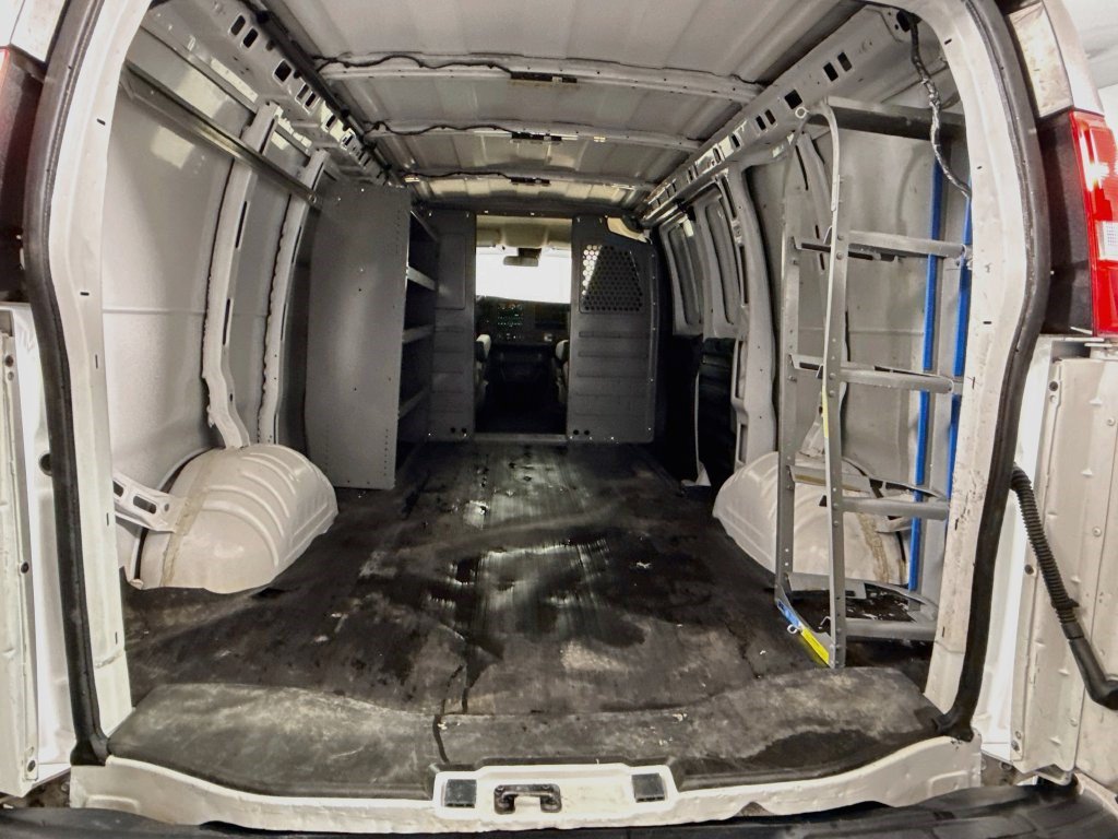 Used 2025 Chevrolet Express 2500 RWD image 27