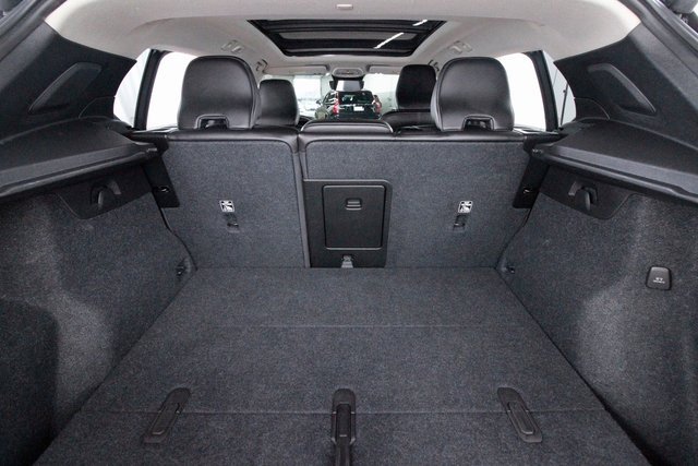 Certified 2025 Volvo XC40 B5 Plus image 32