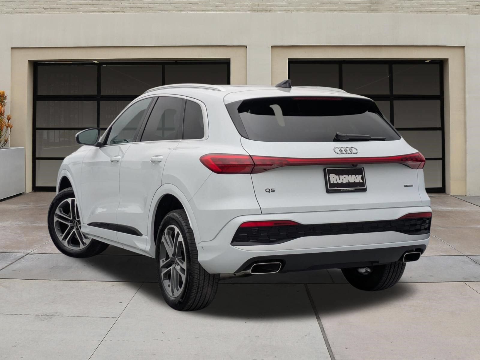 Used 2025 Audi Q5 Premium Plus w/ Premium Plus AWD/4WD image 2