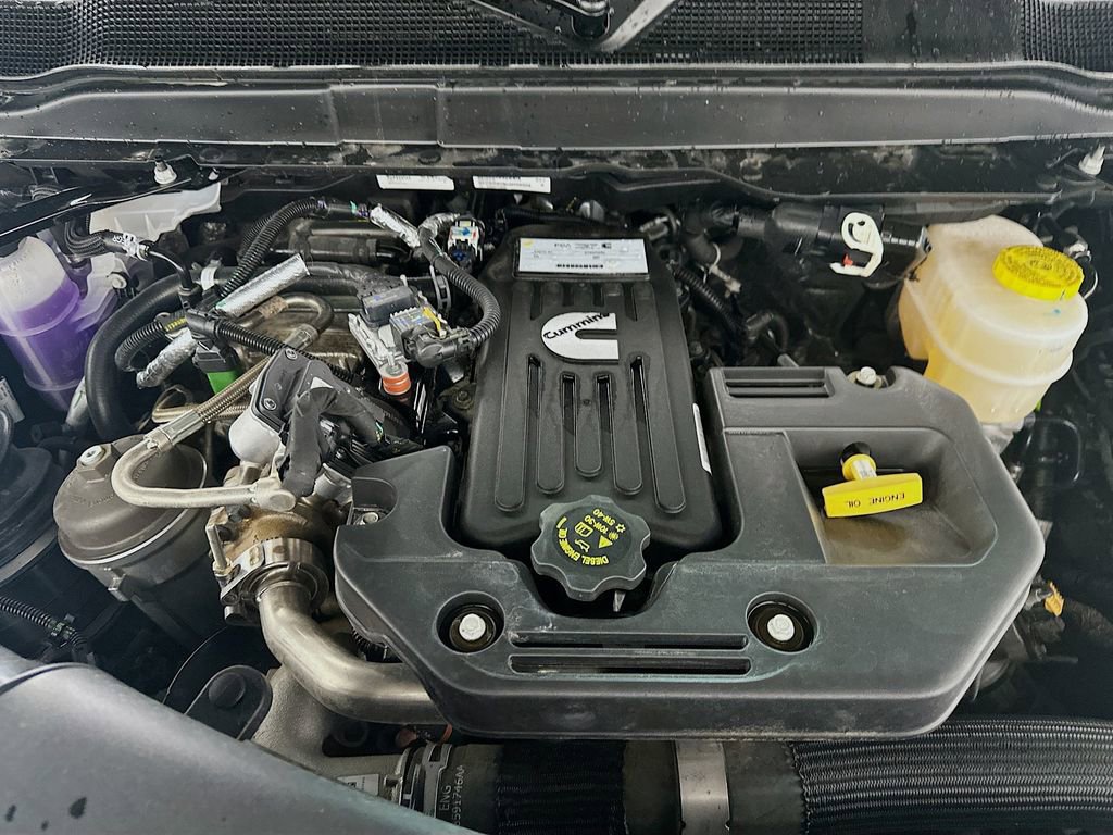 New 2025 RAM 3500 Laramie AWD/4WD image 18