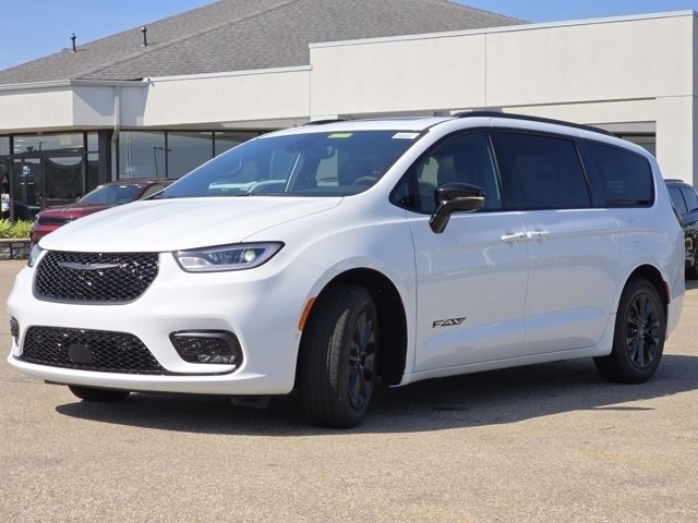 New 2025 Chrysler Pacifica Select w/ Fav Edition Package image 19