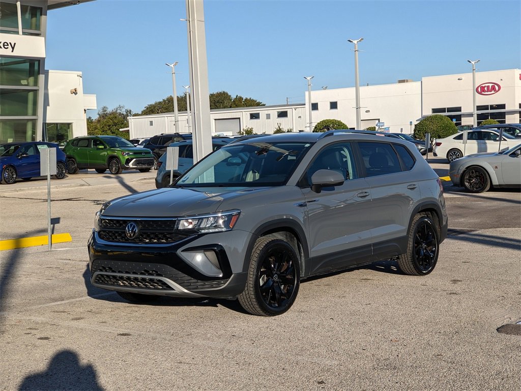 Certified 2023 Volkswagen Taos SE w/ Black Wheel Package image 2
