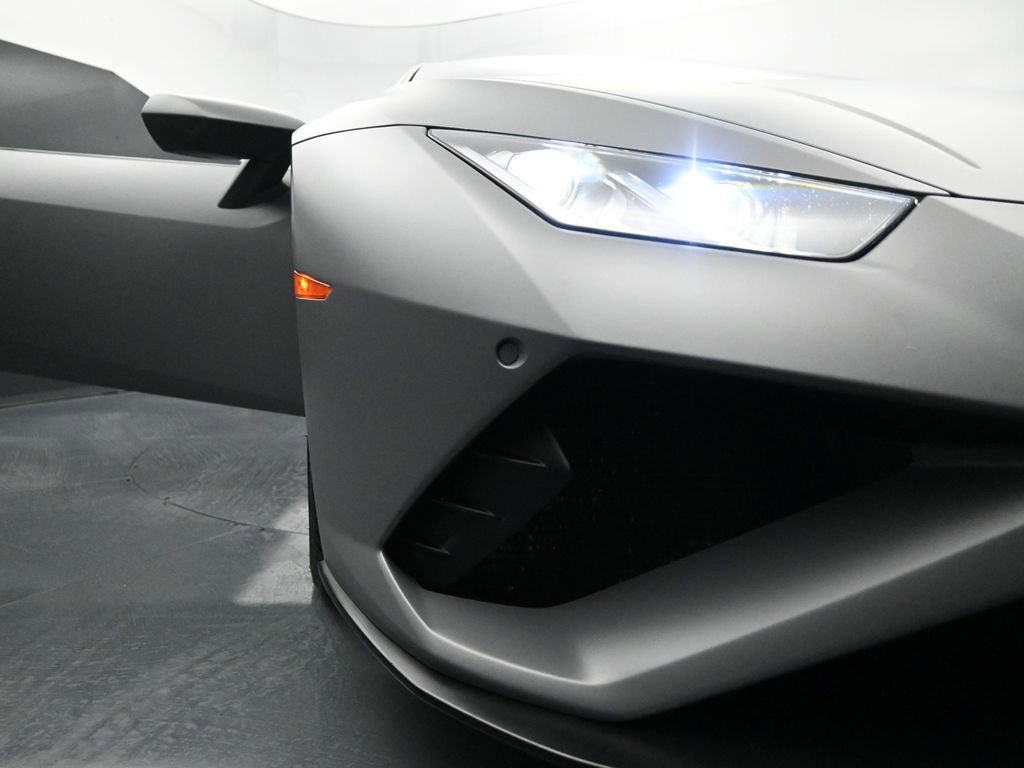 Used 2023 Lamborghini Huracan EVO image 11