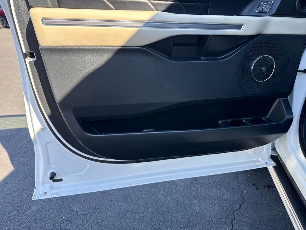 Used 2021 Ford Expedition Platinum image 11
