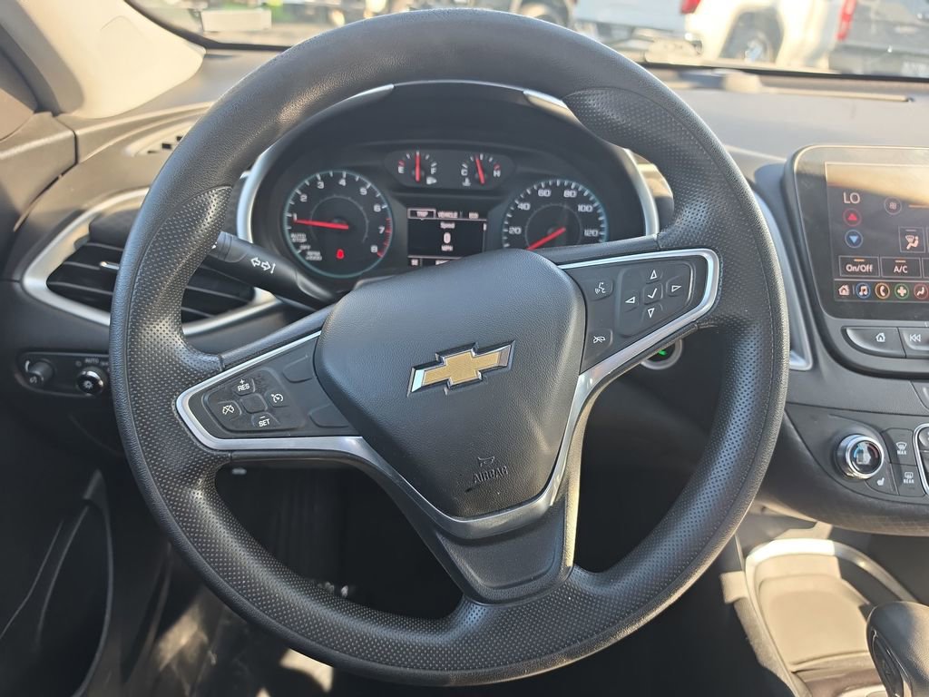 Used 2022 Chevrolet Malibu LT FWD image 16