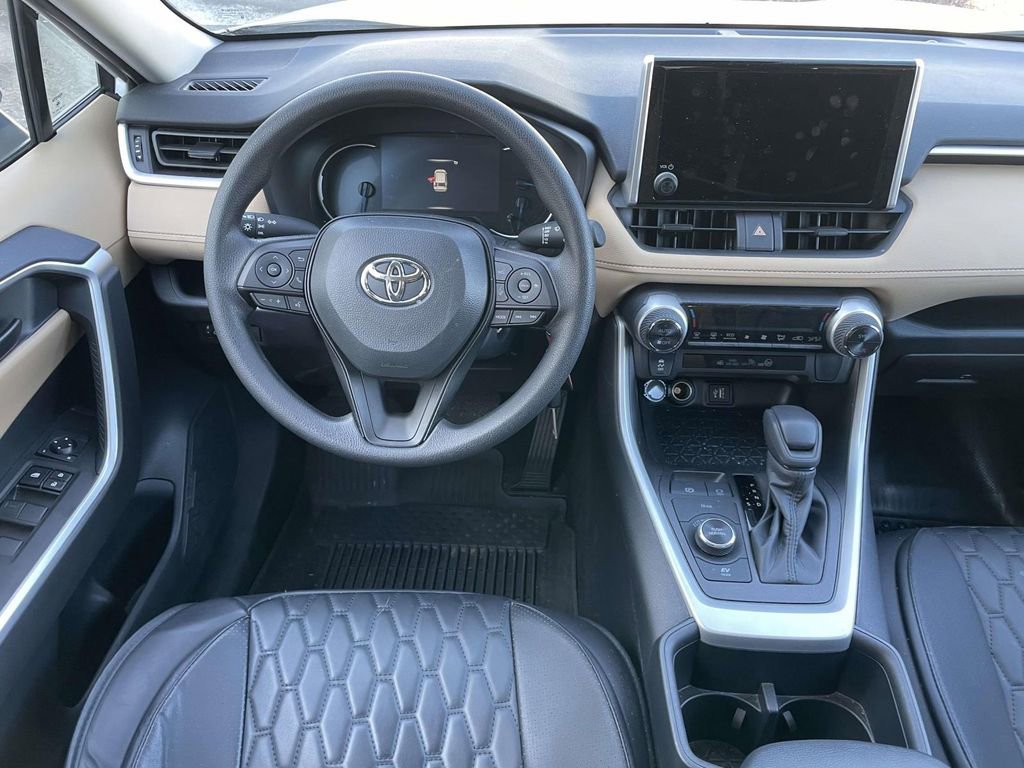 Used 2025 Toyota RAV4 LE image 25