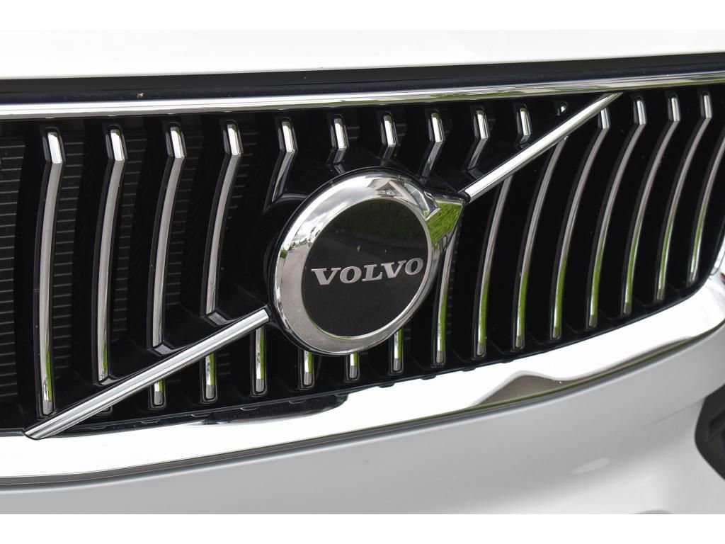 Used 2023 Volvo XC90 B5 Core w/ Protection Package Premier image 9