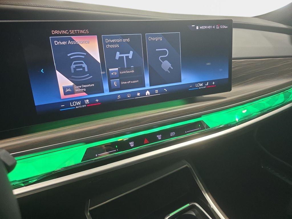 Certified 2023 BMW i7 xDrive60 AWD/4WD image 14