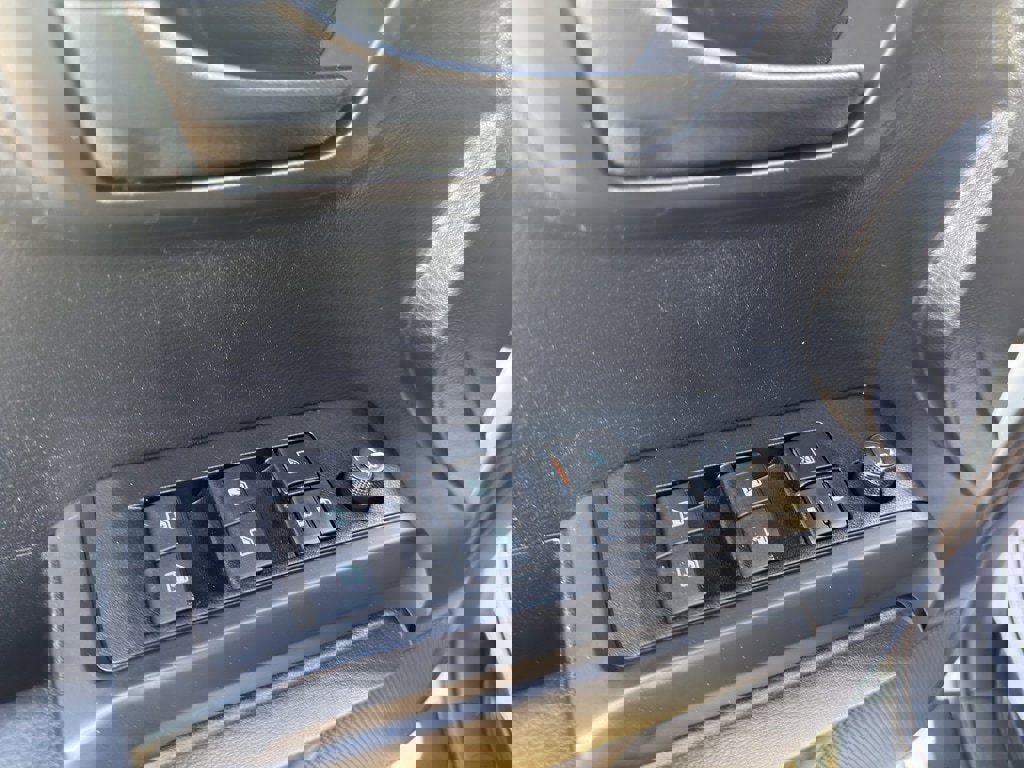 Used 2020 Toyota Tacoma SR image 12