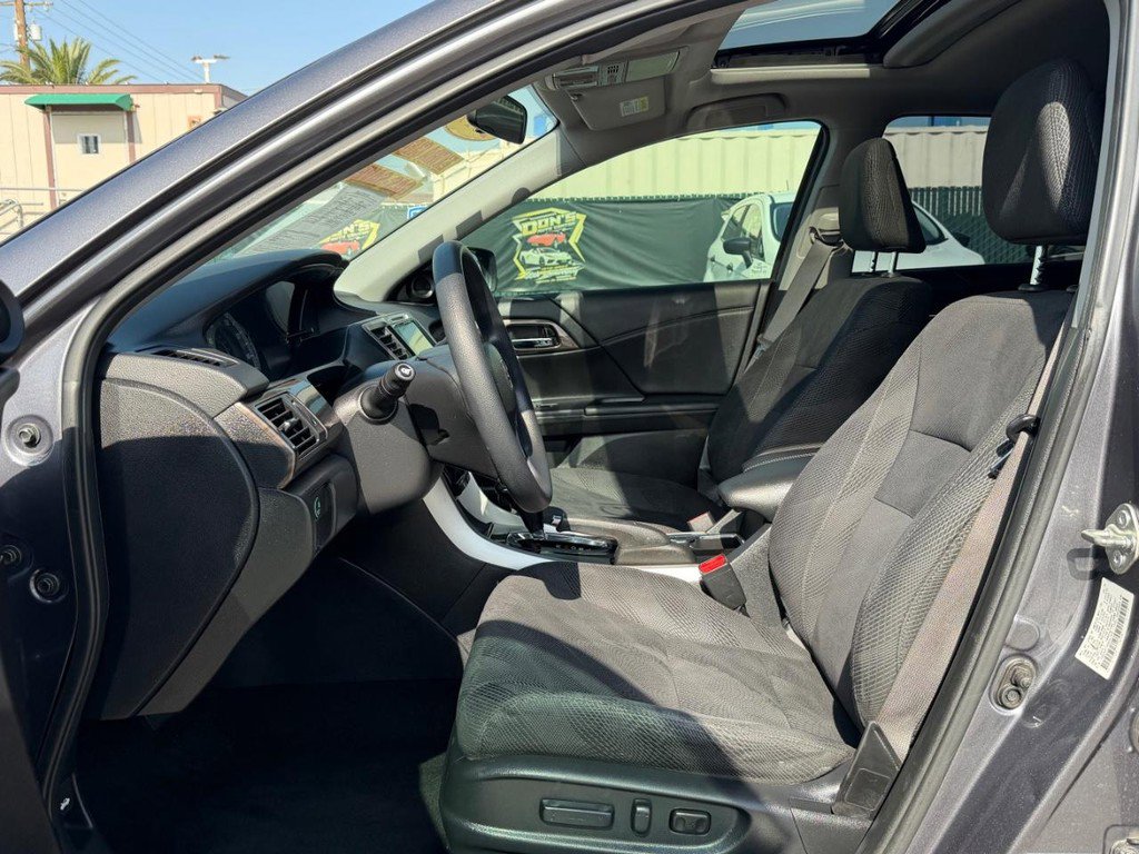 Used 2017 Honda Accord EX image 17