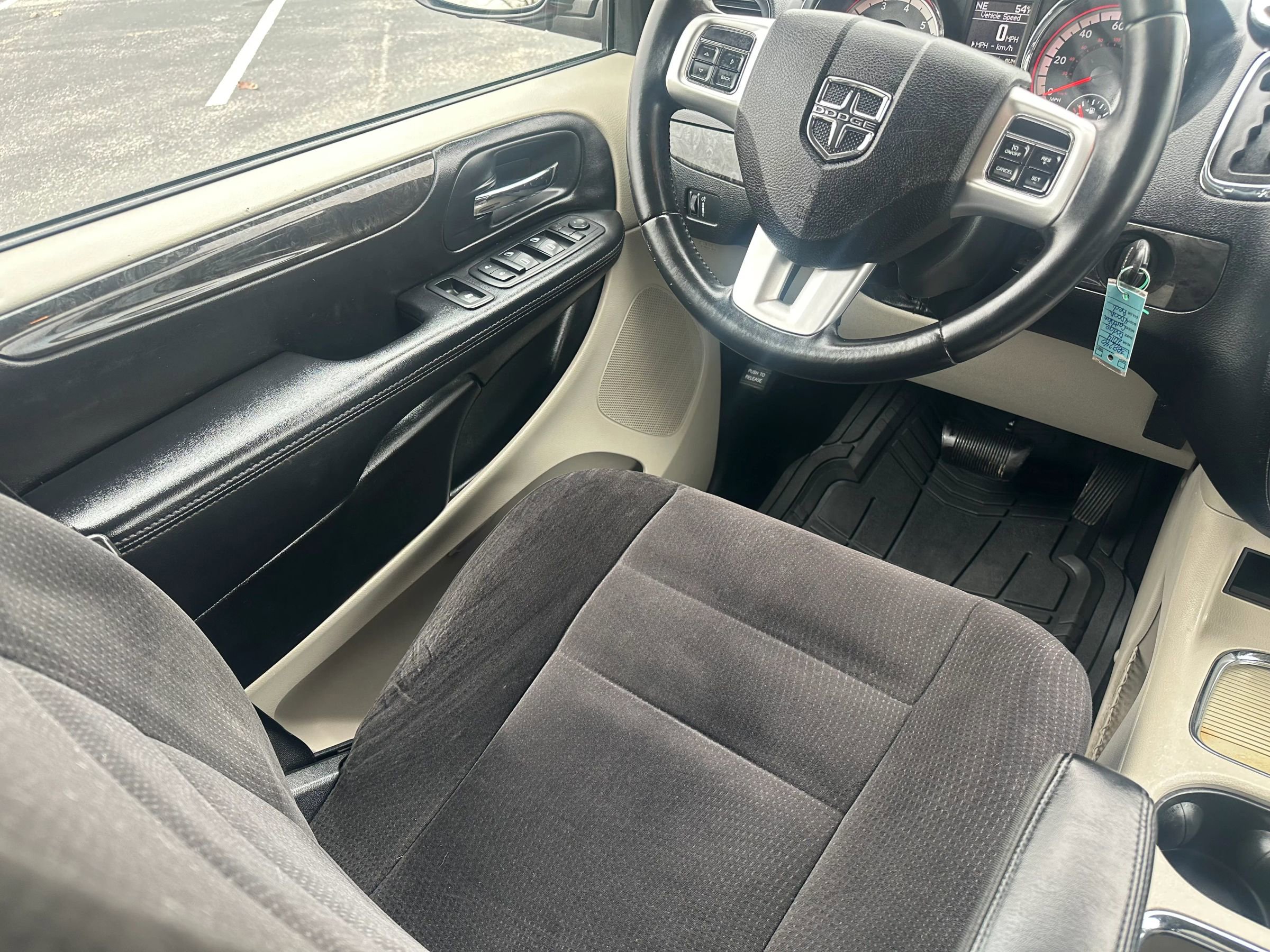 Used 2014 Dodge Grand Caravan SXT w/ Rear Park Assist Package image 18