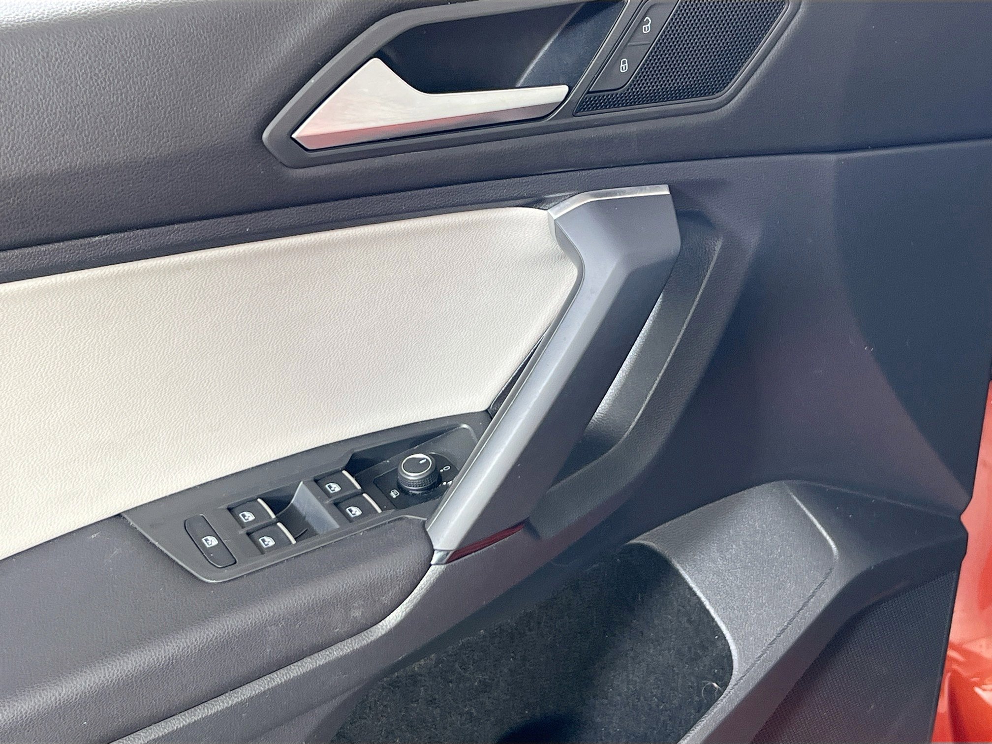 Used 2019 Volkswagen Tiguan SE w/ Panoramic Sunroof Package AWD/4WD image 17
