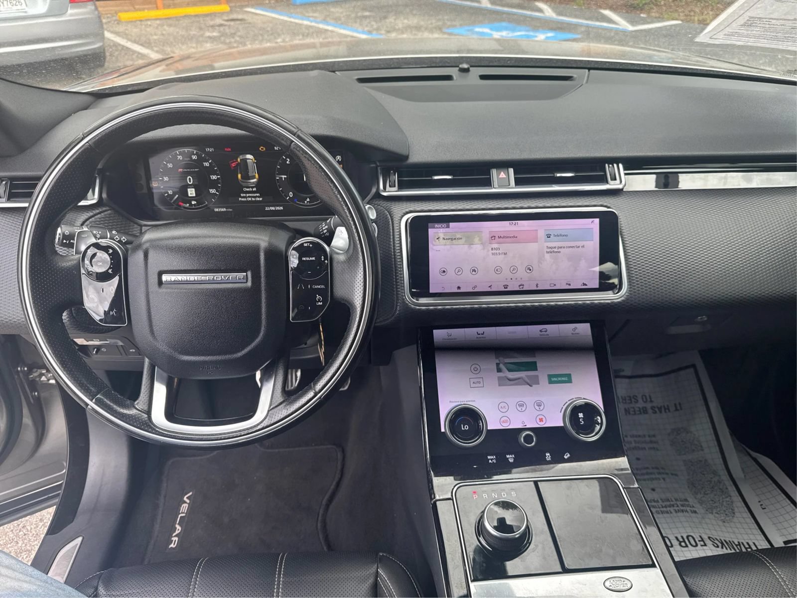 Used 2018 Land Rover Range Rover Velar R-Dynamic SE AWD/4WD image 18