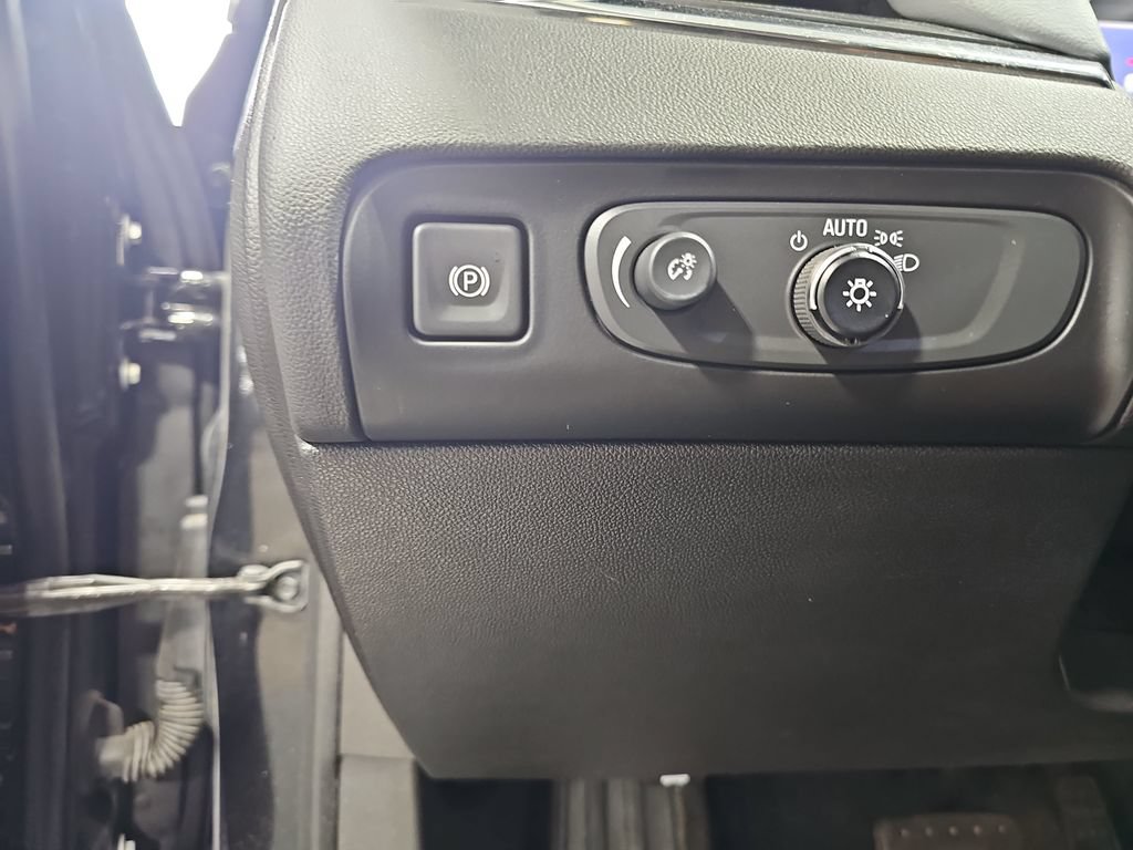 Used 2021 Buick Enclave Essence w/ Sound and Sites Package AWD/4WD image 27