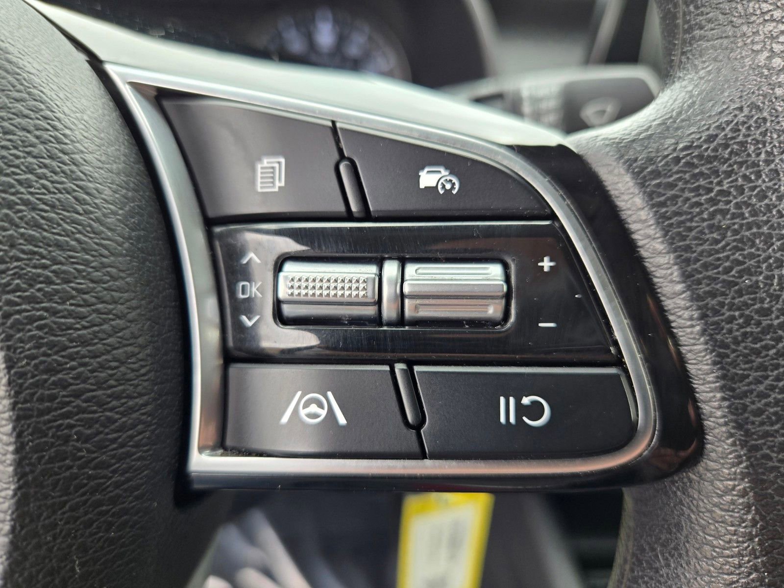 Used 2024 Kia Forte LXS image 16