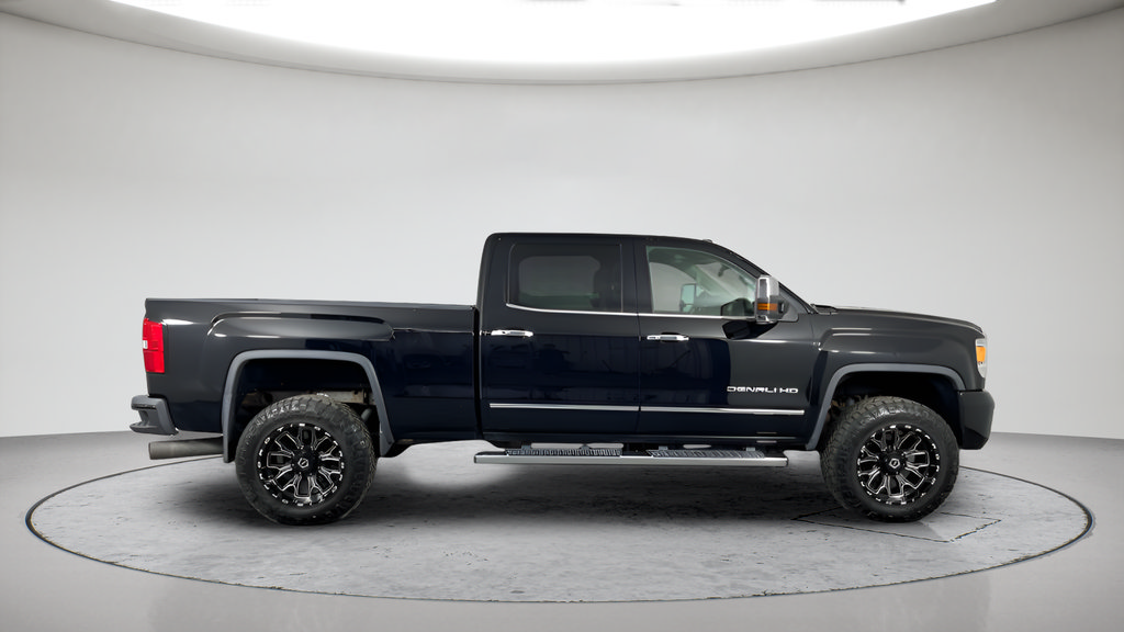 Used 2015 GMC Sierra 2500 Denali w/ Duramax Plus Package AWD/4WD image 2
