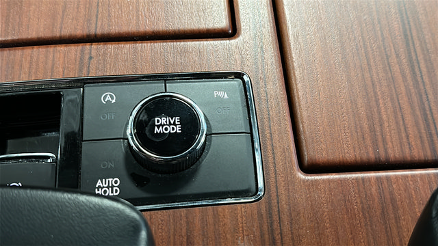 Used 2018 Lincoln Navigator Select AWD/4WD image 30