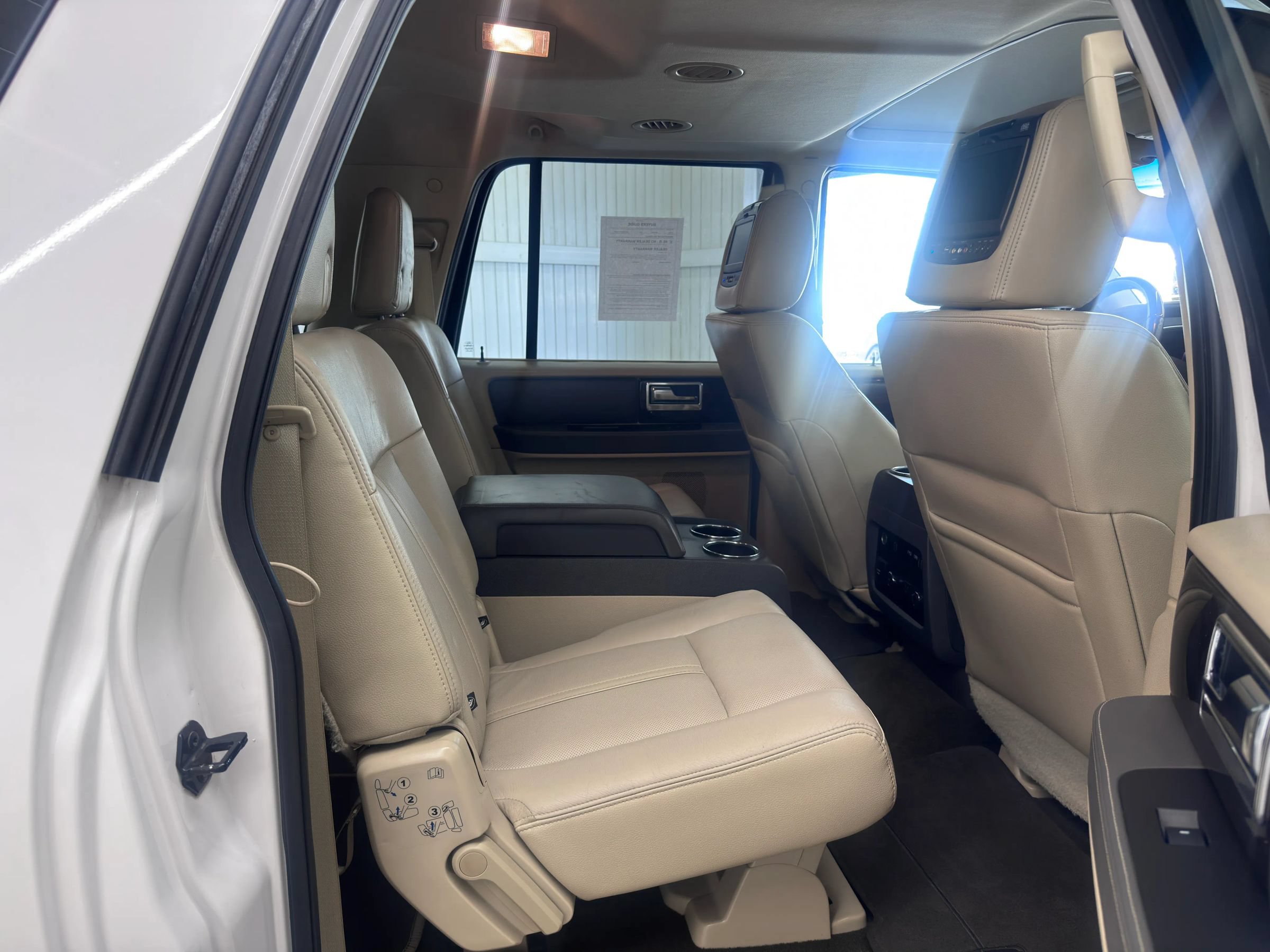 Used 2015 Lincoln Navigator L 2WD w/ Equipment Group 101A Reserve image 11