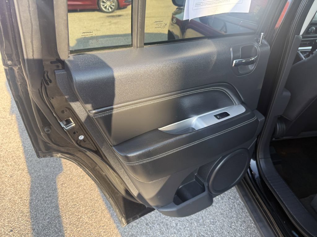 Used 2016 Jeep Compass Latitude w/ Sun/Sound Group image 14
