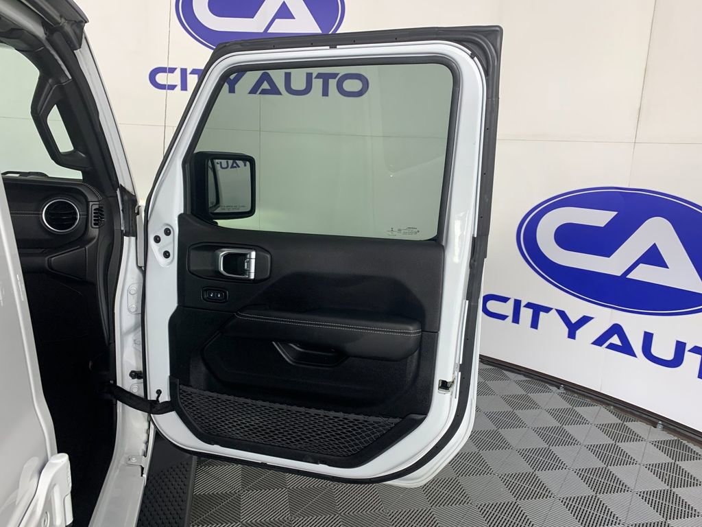 Used 2023 Jeep Wrangler Unlimited Sahara AWD/4WD image 40