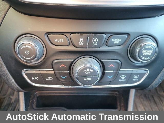 Used 2019 Jeep Cherokee Limited w/ Luxury Group image 7