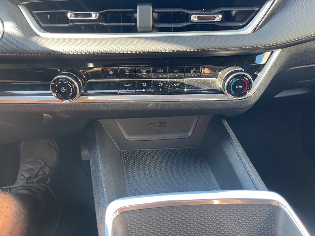 Used 2026 Chevrolet Equinox LT FWD image 17