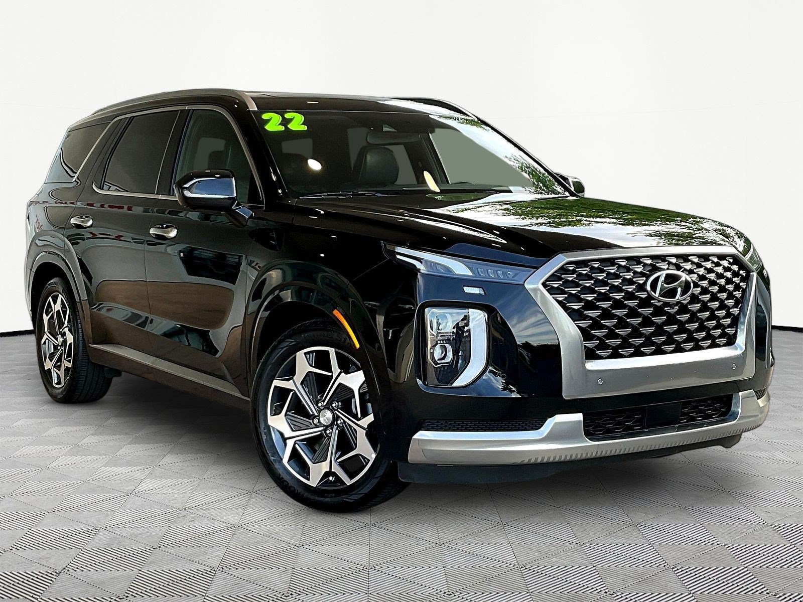 Used 2022 Hyundai Palisade Calligraphy w/ Winter Package FWD image 3
