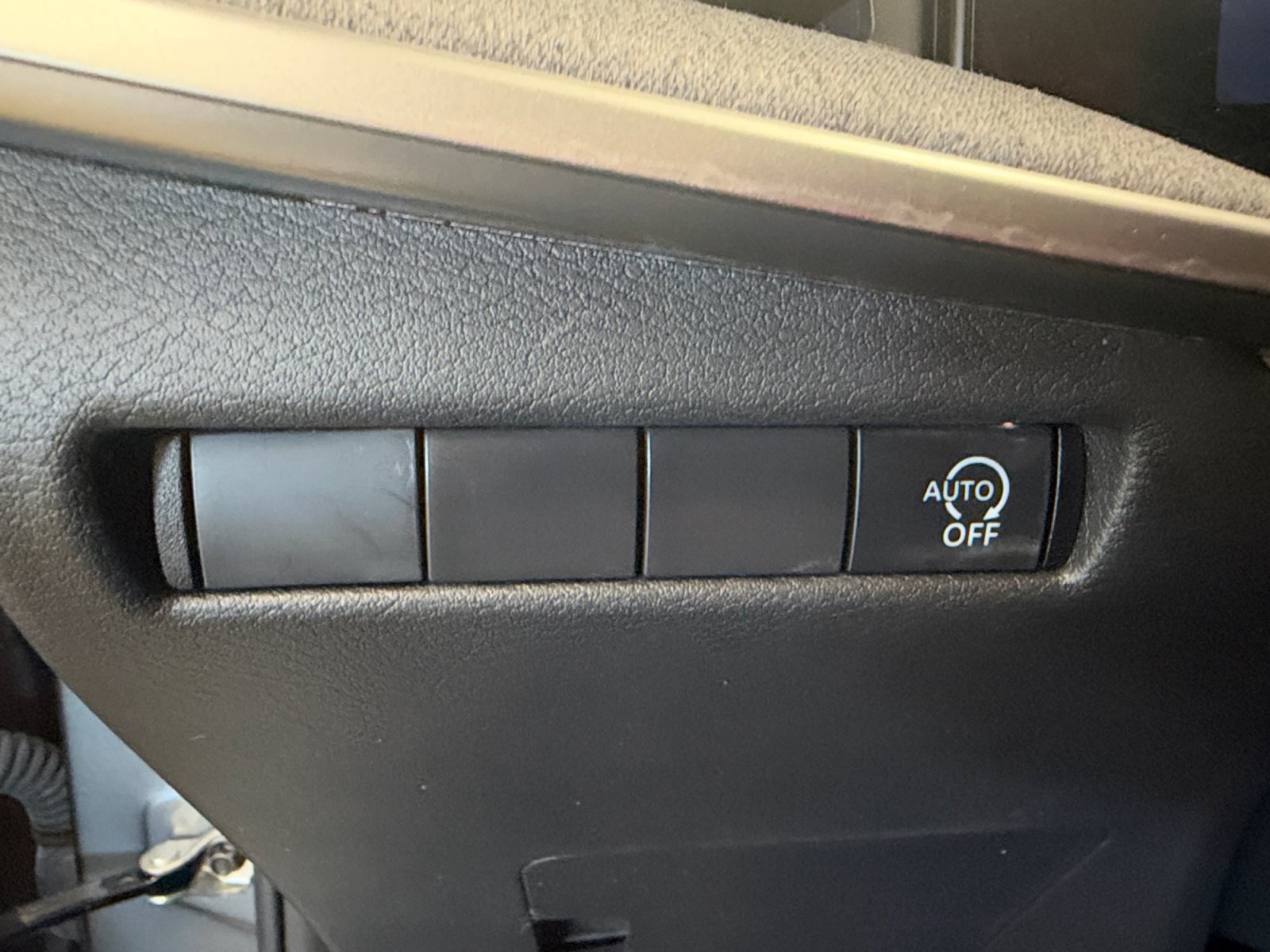 Used 2025 Nissan Kicks SV FWD image 25