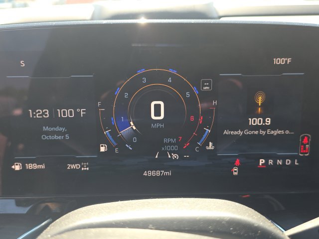 Used 2025 Chevrolet Suburban Z71 w/ Comfort Package AWD/4WD image 8