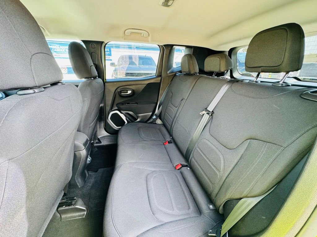 Used 2018 Jeep Renegade Latitude w/ Cold Weather Group AWD/4WD image 12