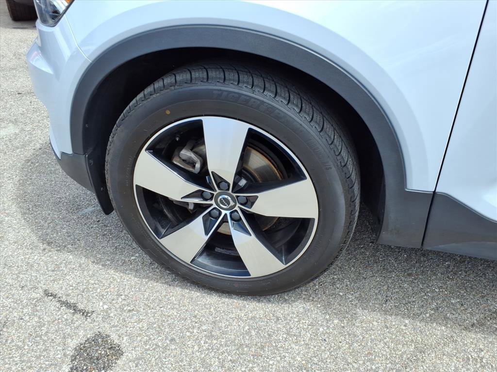 Used 2020 Volvo XC40 T5 Momentum w/ Protection Package AWD/4WD image 9