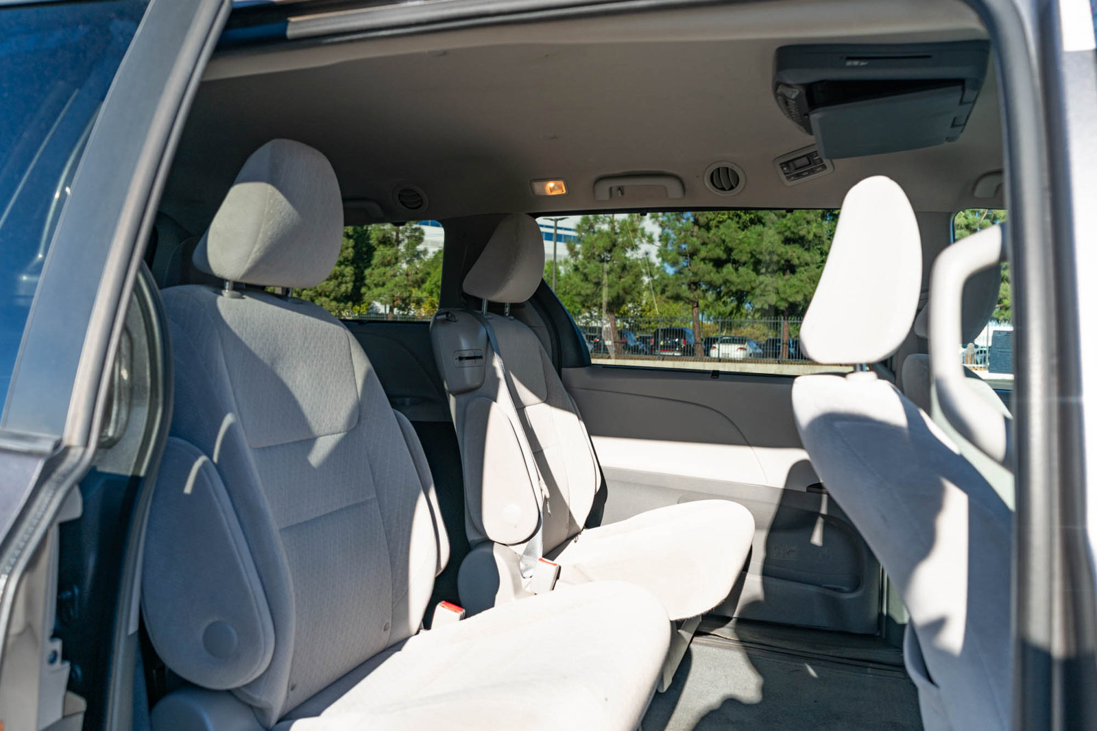 Certified 2017 Toyota Sienna LE w/ Cargo Management Package FWD image 21