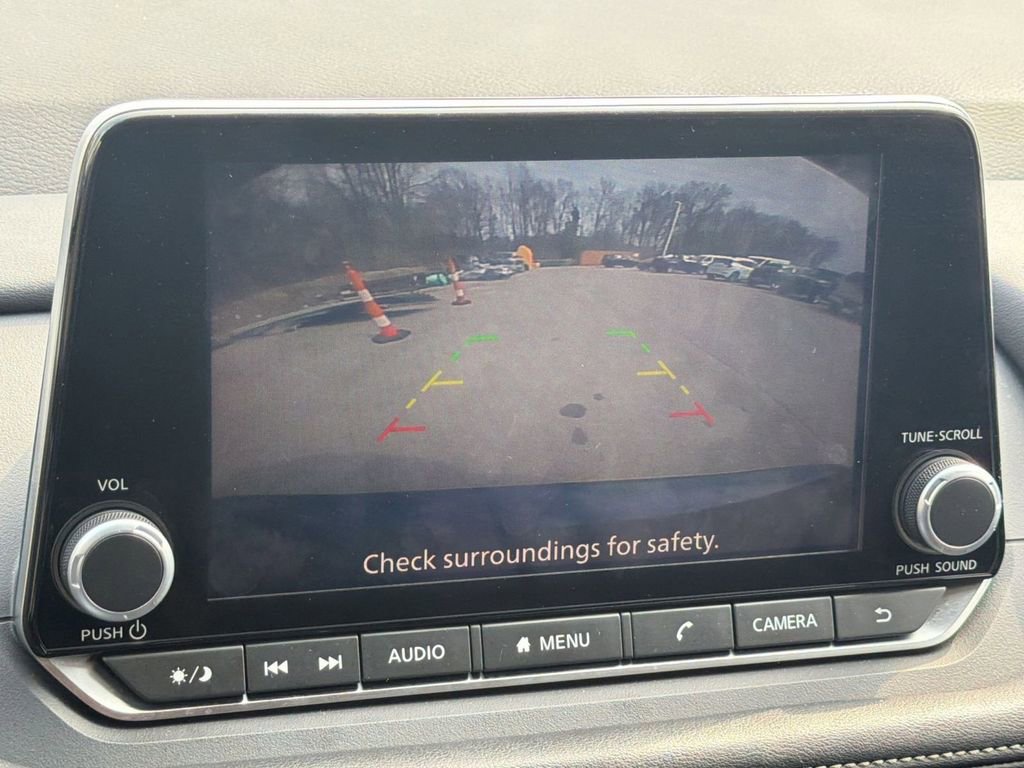 Used 2025 Nissan Rogue SV image 14