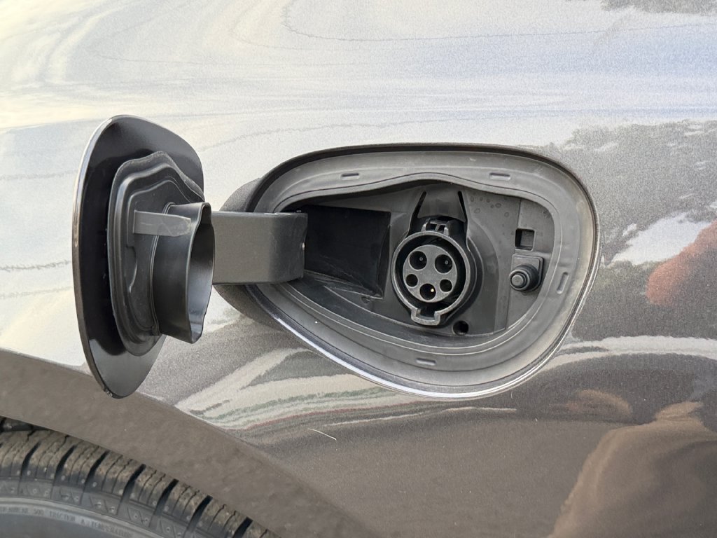 Used 2022 Chrysler Pacifica Touring-L w/ Uconnect Theater Family Group FWD image 28