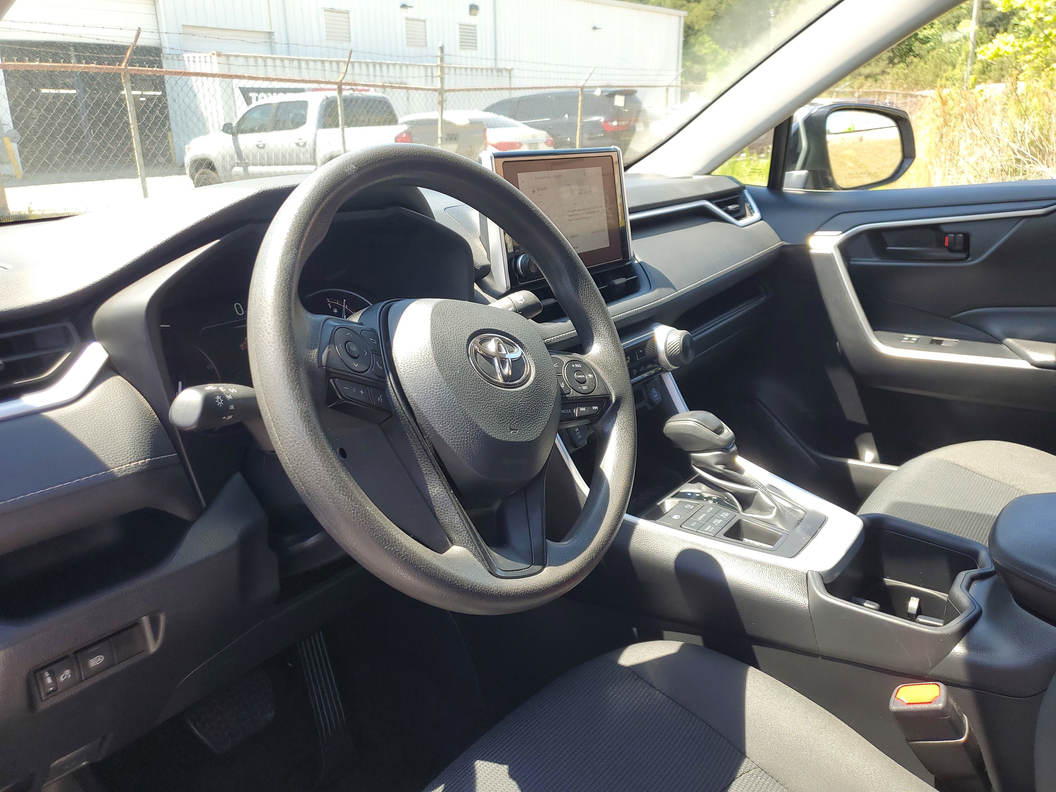 Used 2024 Toyota RAV4 LE AWD/4WD image 18