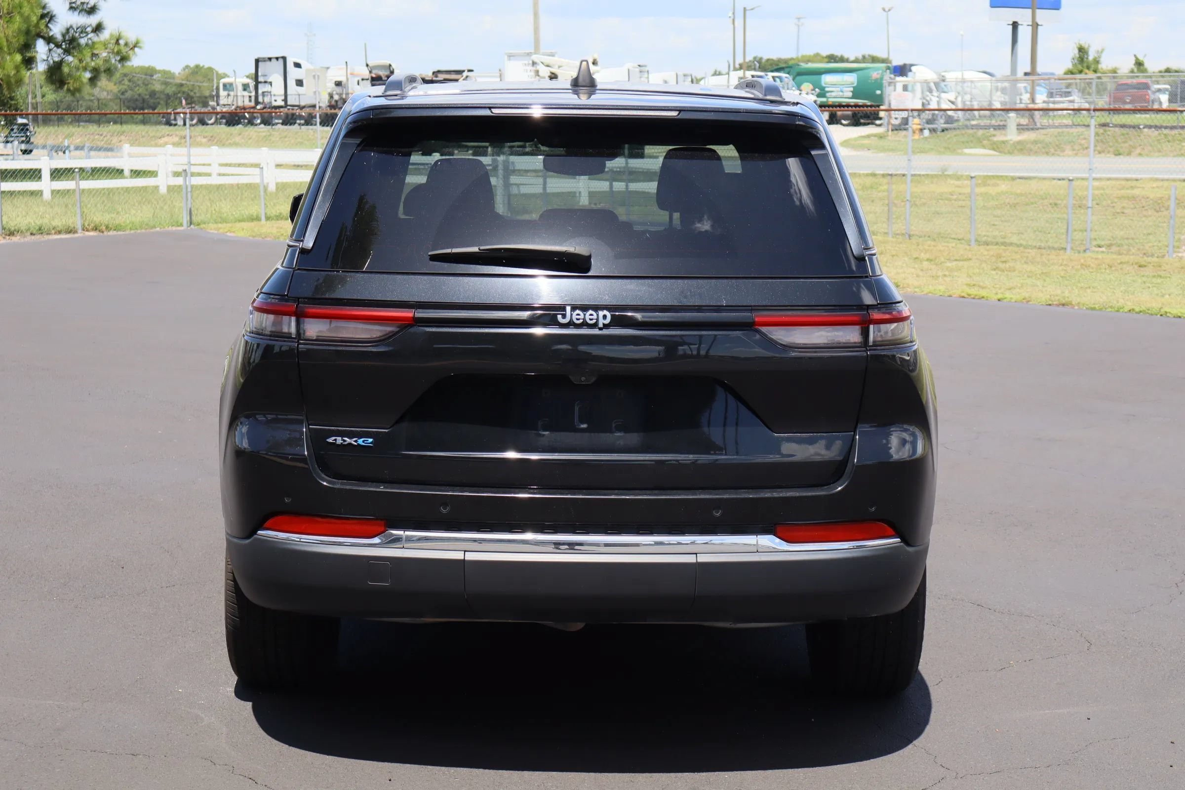 Used 2024 Jeep Grand Cherokee Limited 4xe AWD/4WD image 6