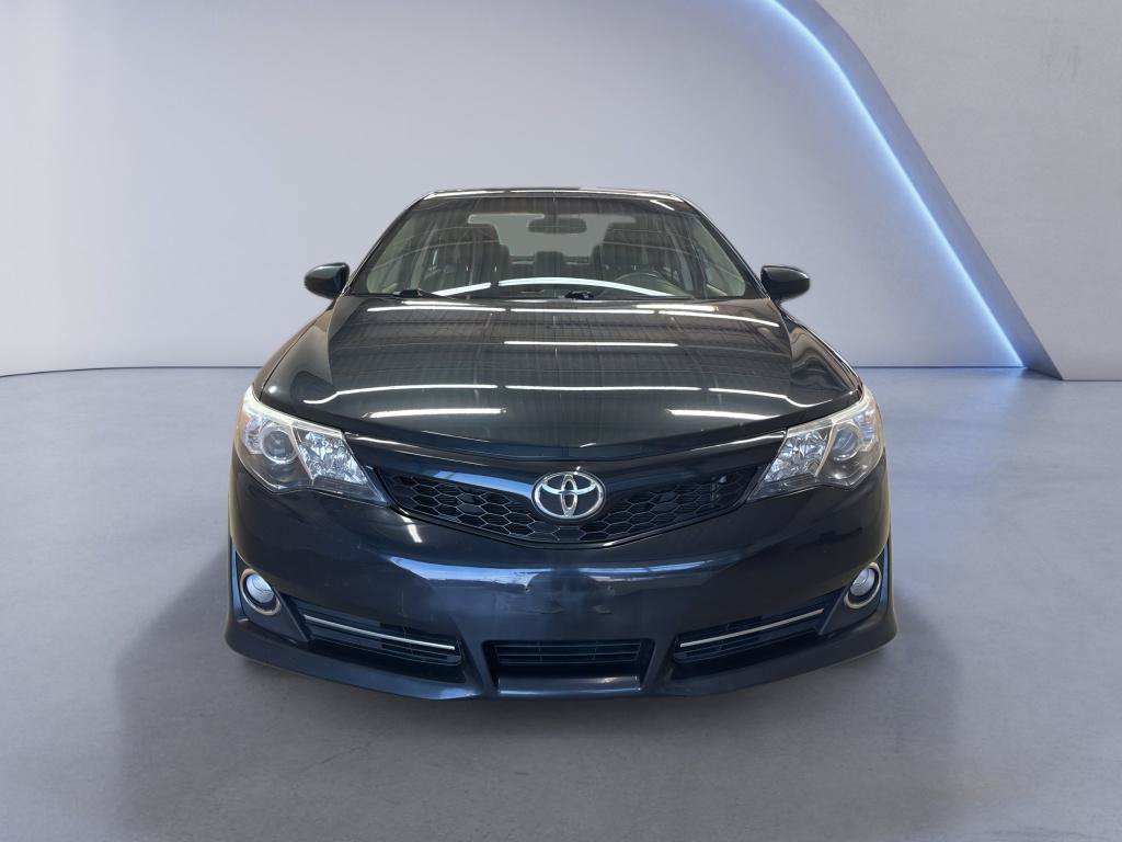 Used 2014 Toyota Camry SE FWD image 2