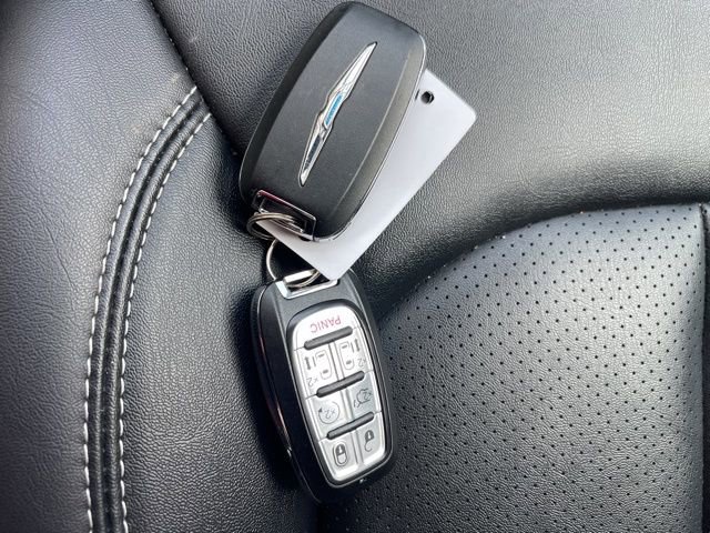 Used 2025 Chrysler Pacifica Select FWD image 23