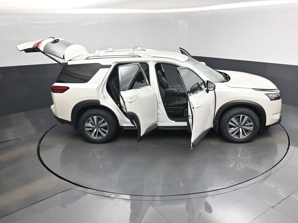 Used 2024 Nissan Pathfinder SL image 18