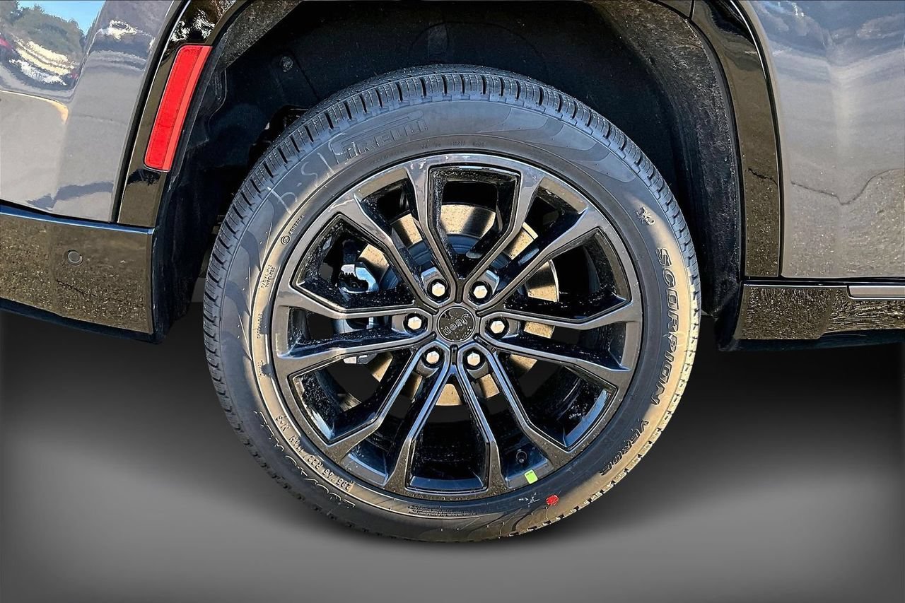 New 2026 Jeep Grand Wagoneer Summit w/ Premium Group III AWD/4WD image 35