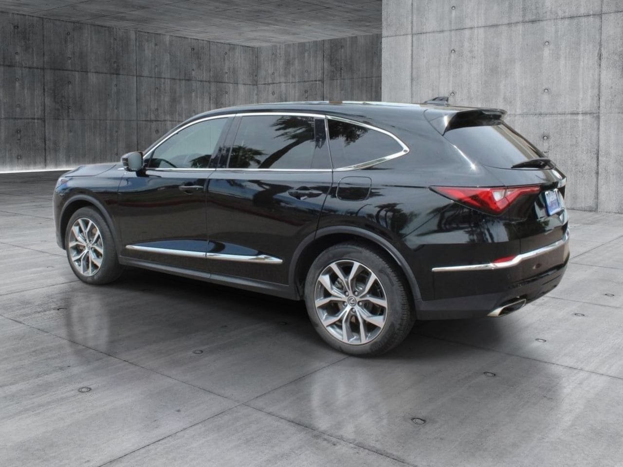 Used 2024 Acura MDX w/ Technology Package AWD/4WD image 3