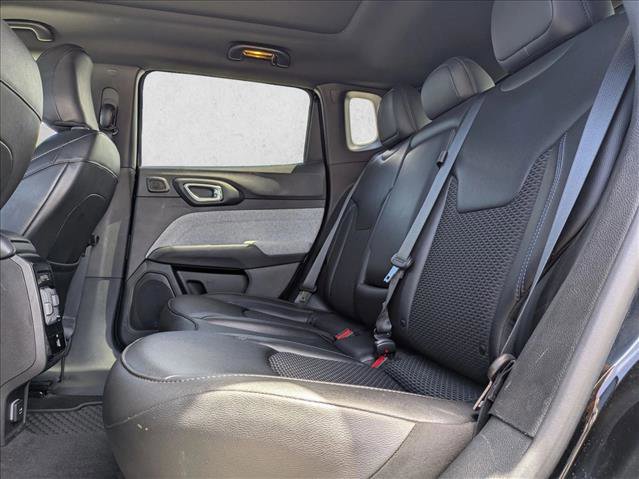 Used 2025 Jeep Compass Latitude w/ Sun & Sound Group image 18