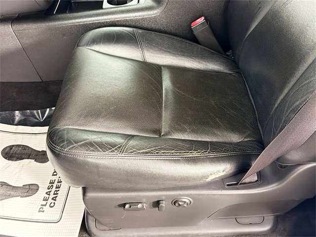 Used 2014 GMC Sierra 3500 SLT w/ SLT Convenience Package image 17