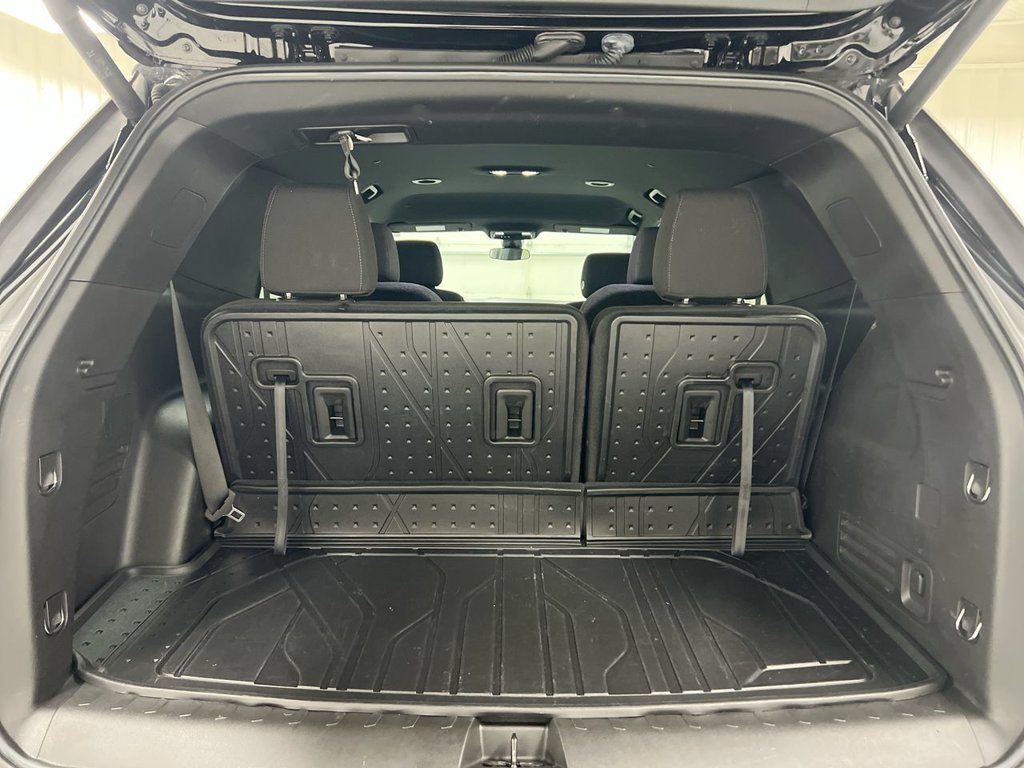 Used 2022 Chevrolet Traverse LT FWD image 23
