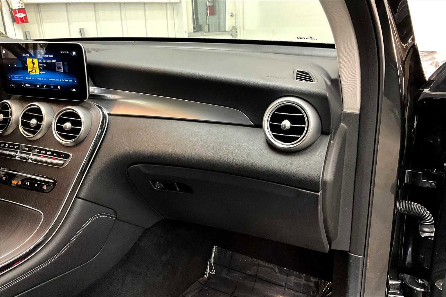 Used 2021 Mercedes-Benz GLC 300 4MATIC image 19