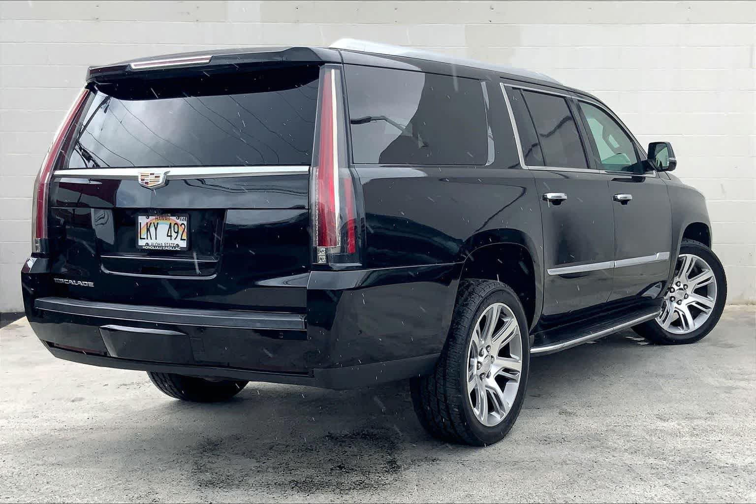 Used 2019 Cadillac Escalade ESV Luxury AWD/4WD image 22