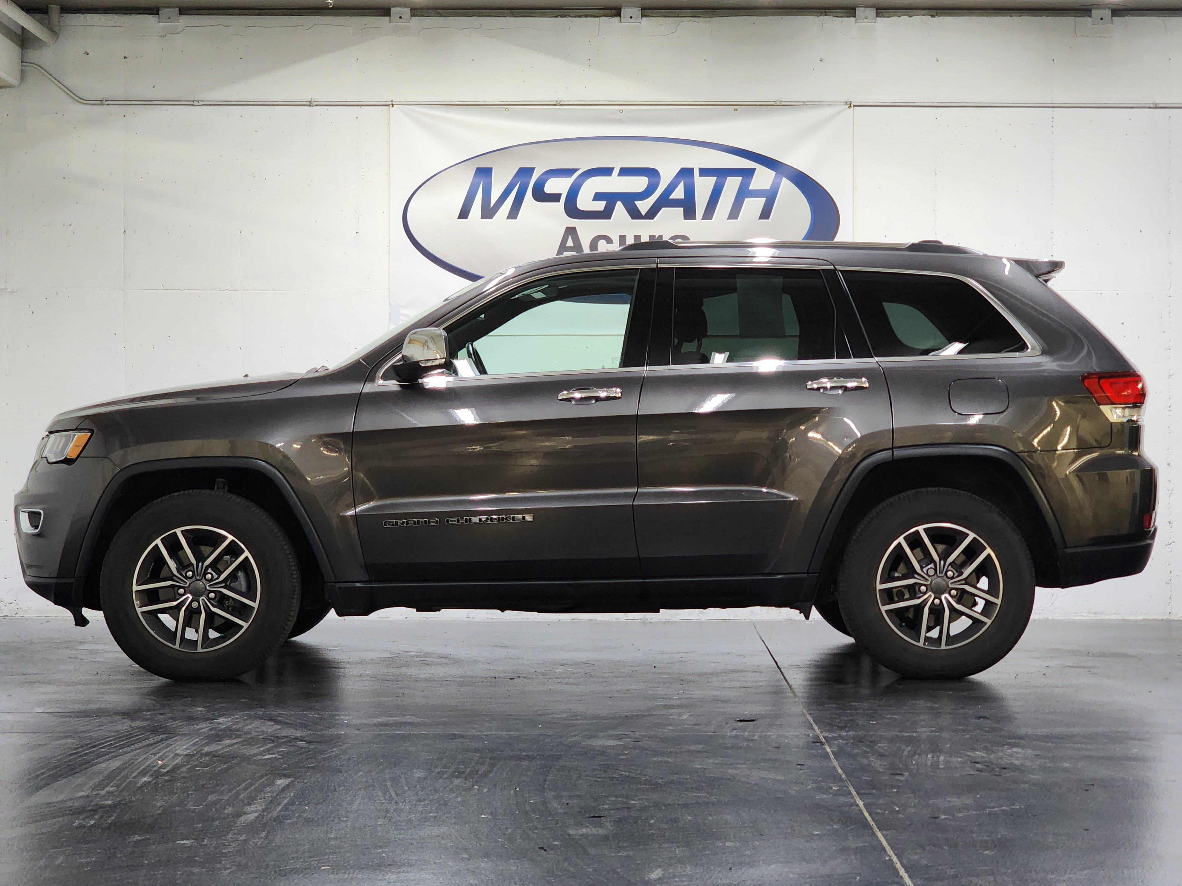 Used 2020 Jeep Grand Cherokee Limited AWD/4WD image 10