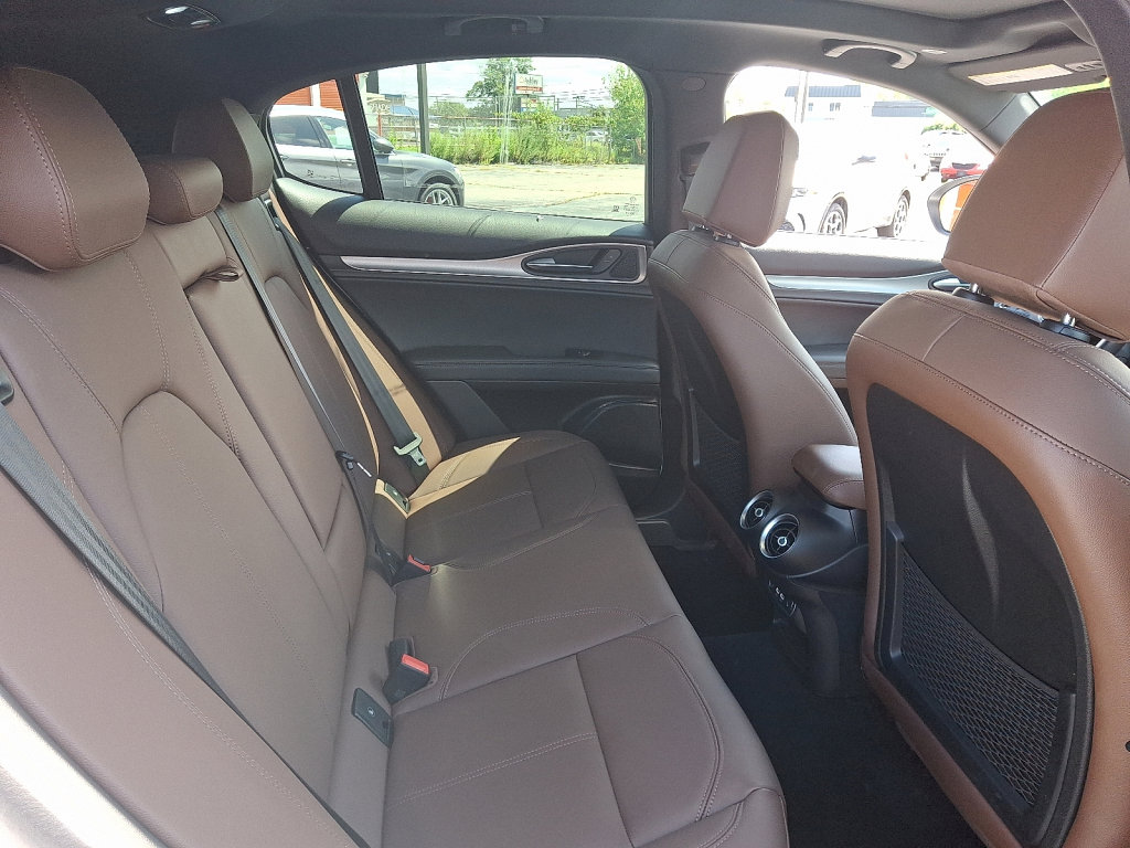 Used 2024 Alfa Romeo Stelvio Ti image 15