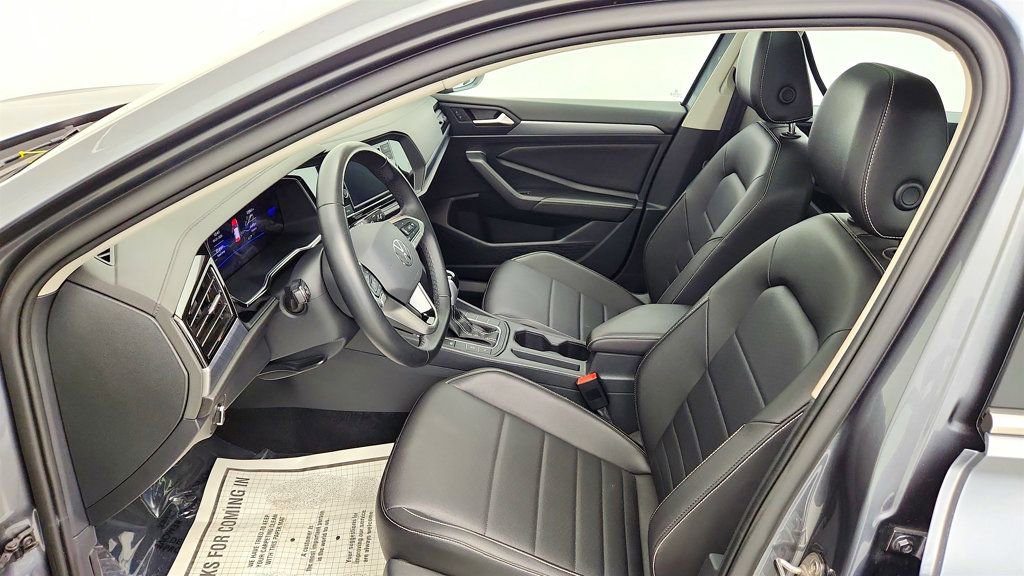 Used 2023 Volkswagen Jetta SE w/ Panoramic Sunroof Package FWD image 16